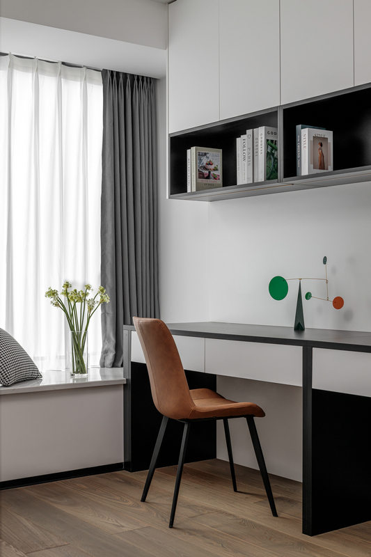 ?花照云庭170平現代實景圖書房